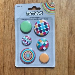 NWT 6 assorted buttons